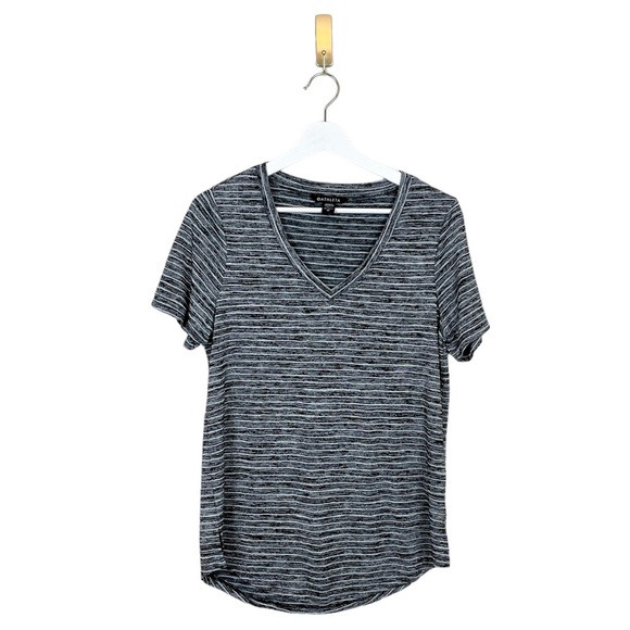 Athleta Breezy Scoop V-Neck Tee Spring 2022 Size Medium - Picture 4 of 11